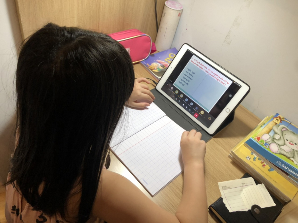 Nên mua iPad nào để học online?