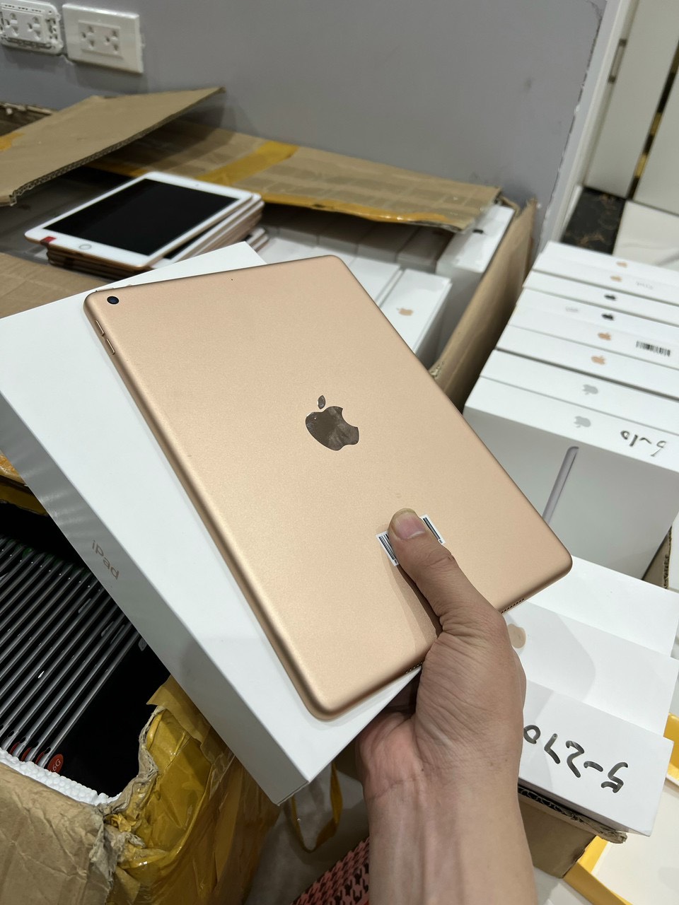Báo giá máy tính bảng ipad gen 7 chính hãng, fullbox phụ kiện zin theo máy.
