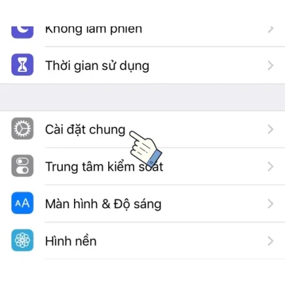 Hướng dẫn truy cập mục Cài đặt chung trên iPhone tại Kim Anh Mobile Đà Nẵng.