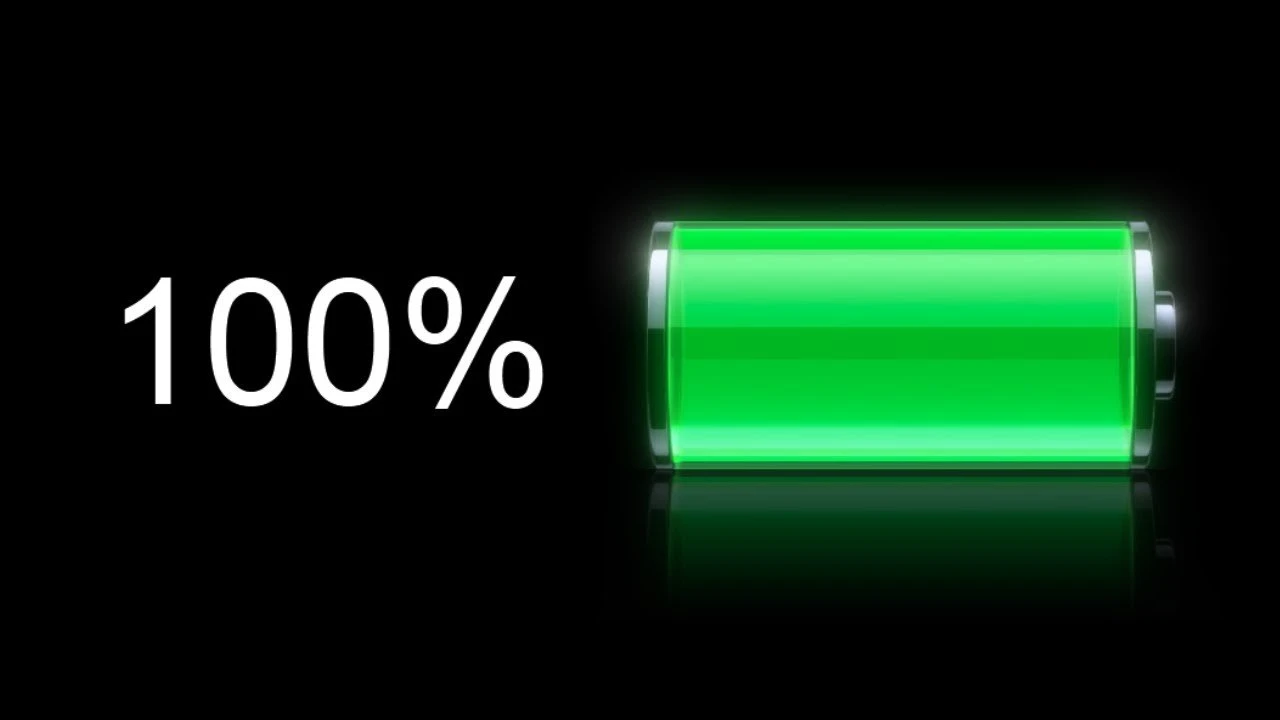 Pin điện thoại hiển thị đầy 100% cho thấy tình trạng pin tốt tại Kim Anh Mobile Đà Nẵng.