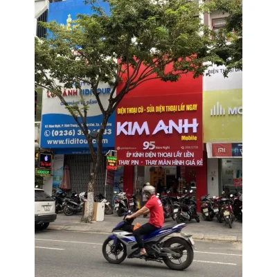 Mặt tiền cửa hàng Kim Anh Mobile 95 Hàm Nghi Đà Nẵng chuyên sửa chữa điện thoại uy tín.
