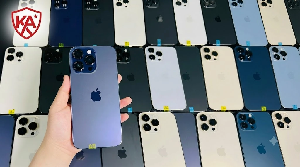Khách hàng bán iPhone cũ, hỏng được giá cao tại Kim Anh Mobile Đà Nẵng uy tín.