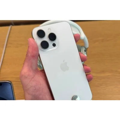 Điện thoại Apple iPhone 15 Pro Max màu titan trắng chính hãng giá tốt tại Kim Anh Mobile Đà Nẵng.