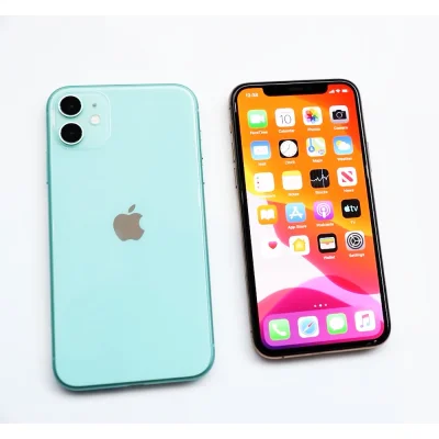 Cặp điện thoại iPhone 11 màu xanh và đen chính hãng giá tốt tại Kim Anh Mobile Đà Nẵng.