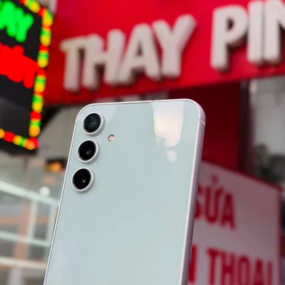 Điện thoại Samsung Galaxy S23 FE màu xanh nhạt chính hãng, giá tốt tại Kim Anh Mobile Đà Nẵng.