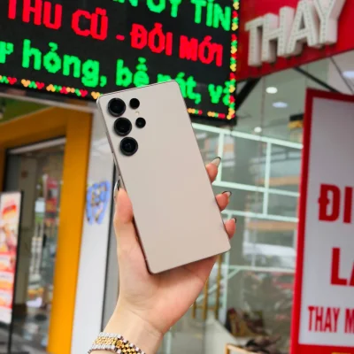 Điện thoại Samsung Galaxy S24 Ultra màu kem chính hãng giá tốt tại Kim Anh Mobile Đà Nẵng.
