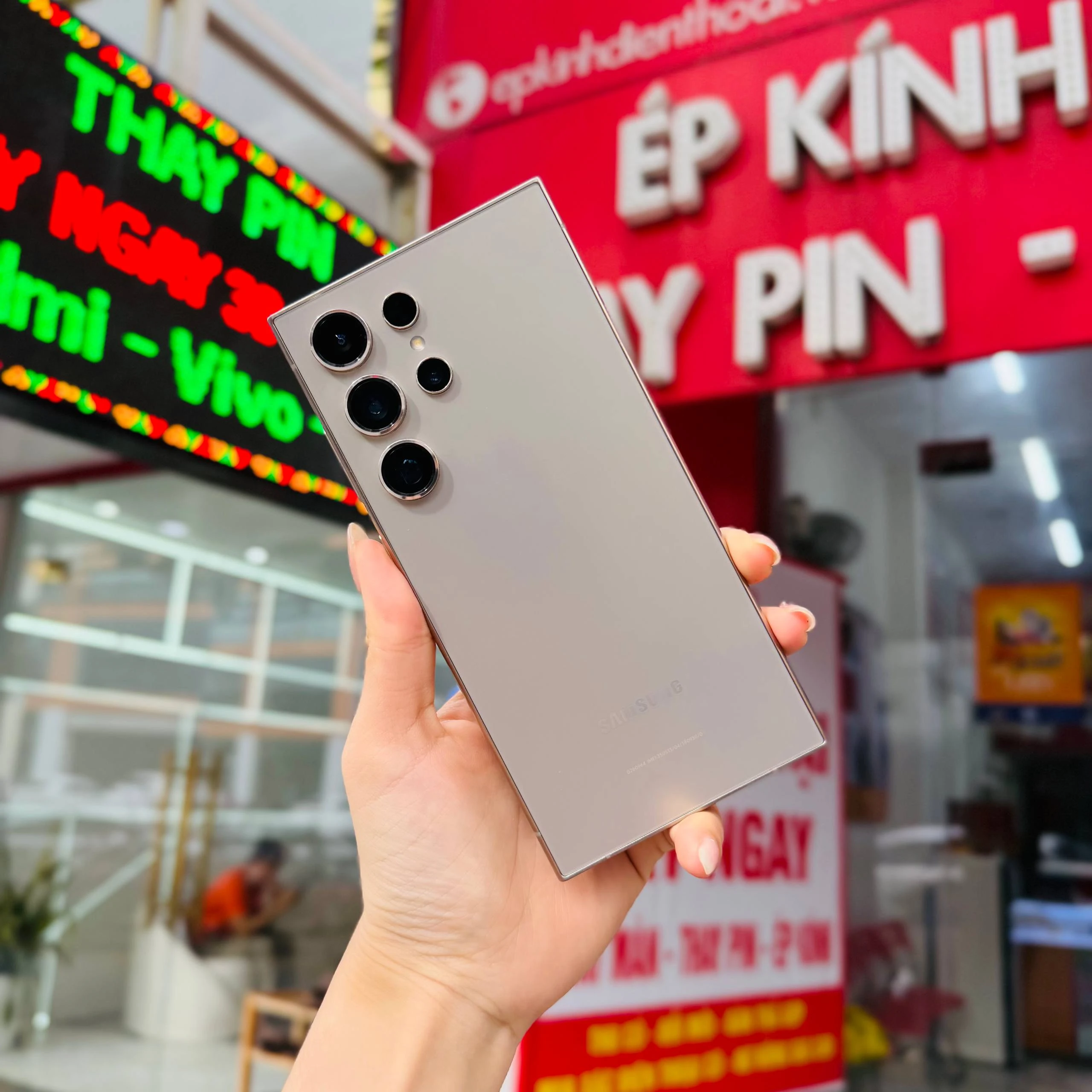 Samsung Galaxy S24 Ultra màu titan xám tại Kim Anh Mobile Đà Nẵng