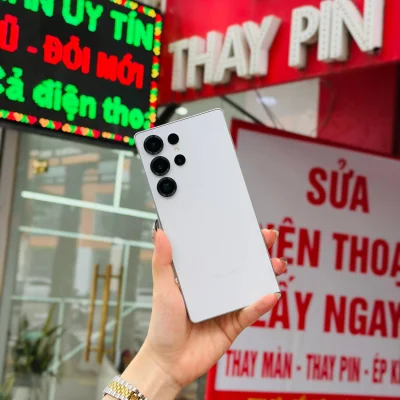 Điện thoại Samsung Galaxy S25 Ultra màu trắng chính hãng giá tốt tại Kim Anh Mobile Đà Nẵng.