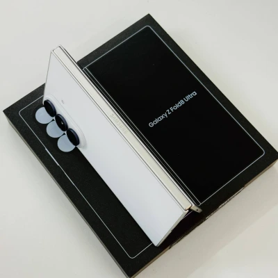 Điện thoại Samsung Galaxy Z Fold8 Ultra màu trắng chính hãng giá tốt tại Kim Anh Mobile Đà Nẵng