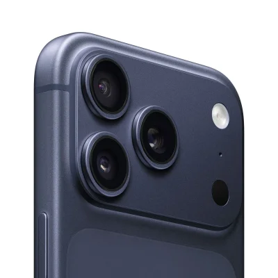 iPhone 15 Pro Max màu titan đen với cụm camera sau, chính hãng tại Kim Anh Mobile Đà Nẵng.