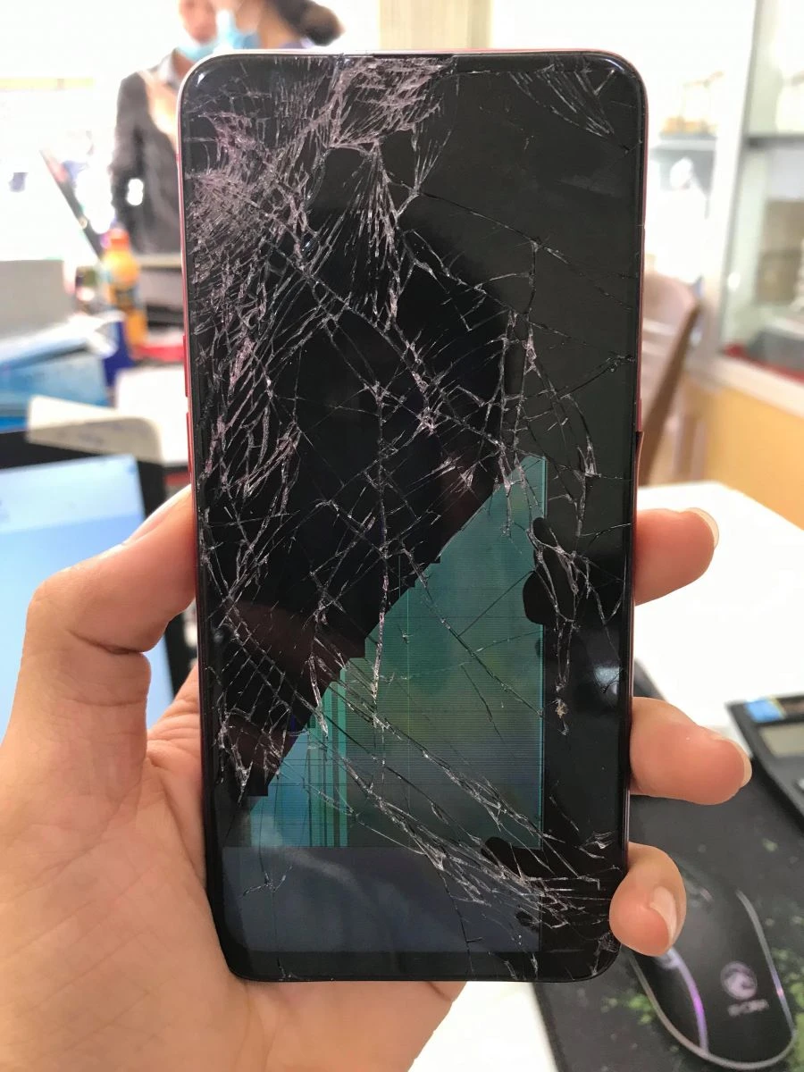 Thay màn hình điện thoại bị vỡ nát lấy ngay tại Kim Anh Mobile Đà Nẵng.
