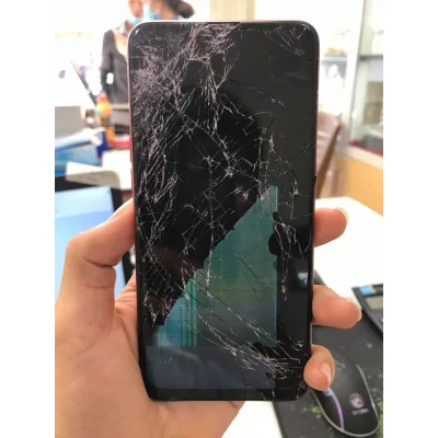 Thay màn hình điện thoại bị vỡ nát lấy ngay tại Kim Anh Mobile Đà Nẵng.