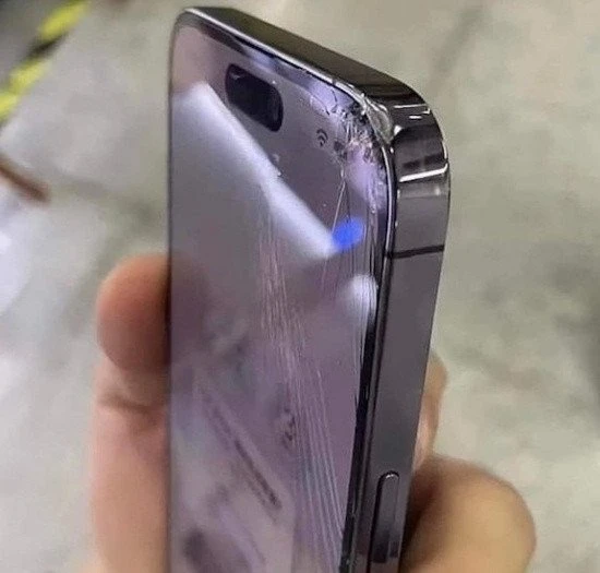 Thay màn hình iPhone 15 Pro Max bị vỡ lấy ngay tại Kim Anh Mobile Đà Nẵng