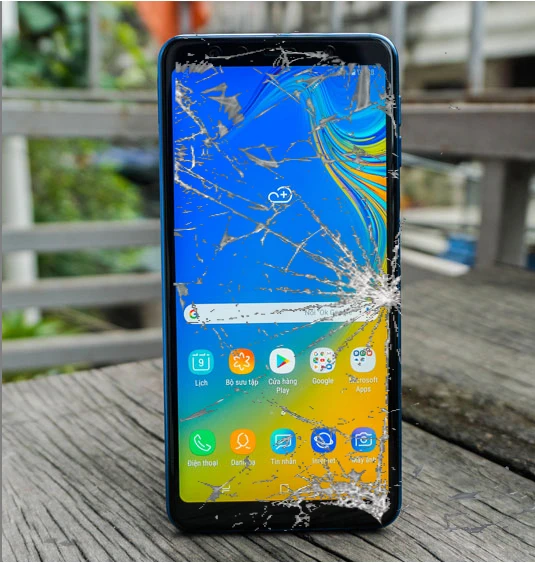 Điện thoại Samsung Galaxy bị vỡ màn hình cần thay mới lấy ngay tại Kim Anh Mobile Đà Nẵng.