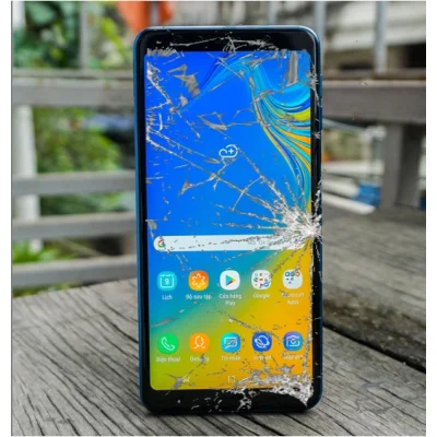 Điện thoại Samsung Galaxy bị vỡ màn hình cần thay mới lấy ngay tại Kim Anh Mobile Đà Nẵng.