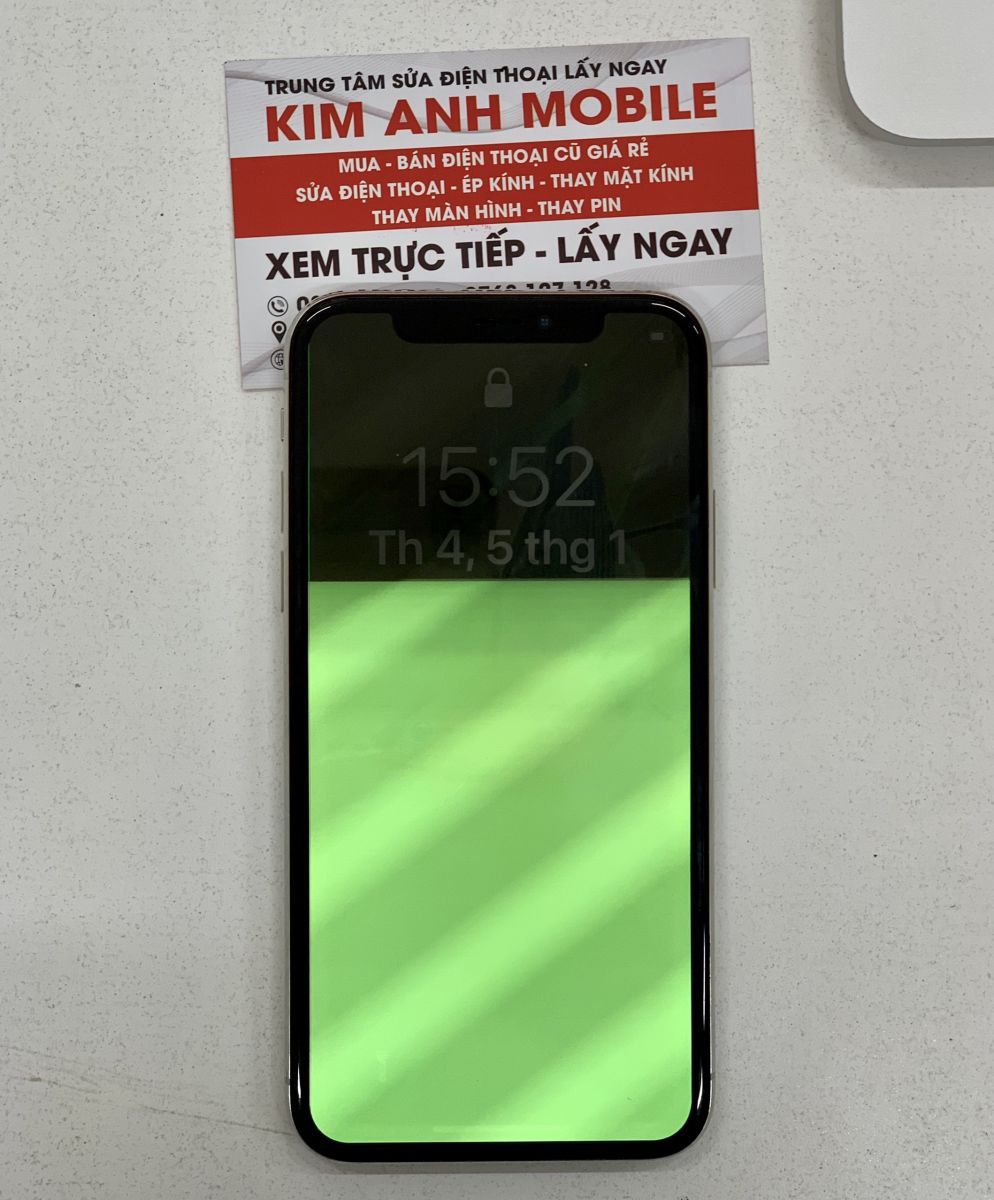 Màn Iphone X bị cổ màn hình dẫn đến sọc xanh