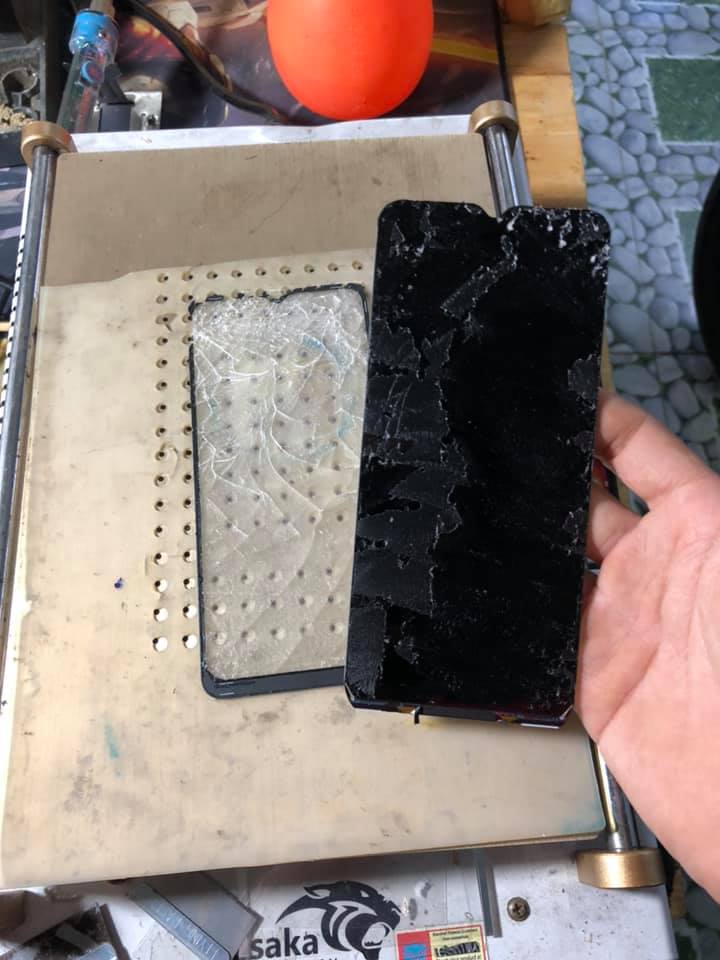 tách lớp kính vỡ của Samsung A02
